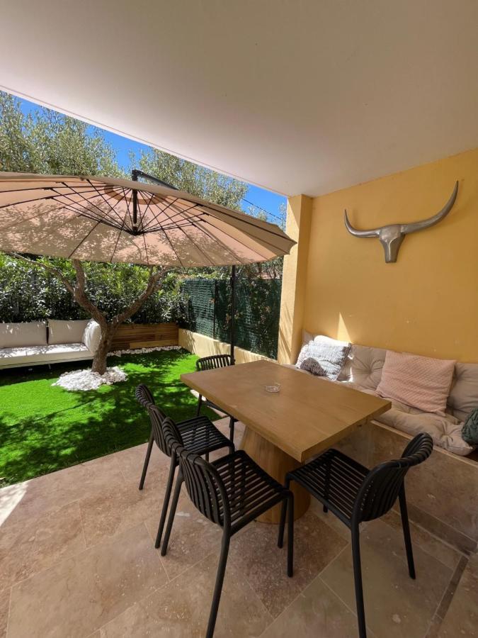 Apartment Avec Jardin, Presqu'ile De Giens *